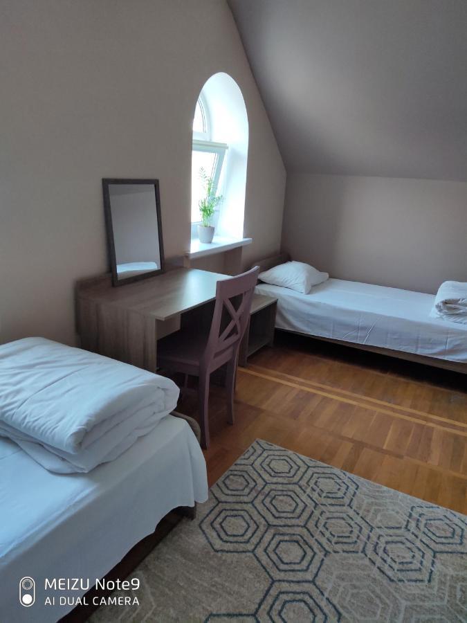 Pelican Guest House & Hostel Chernivtsi Exterior photo