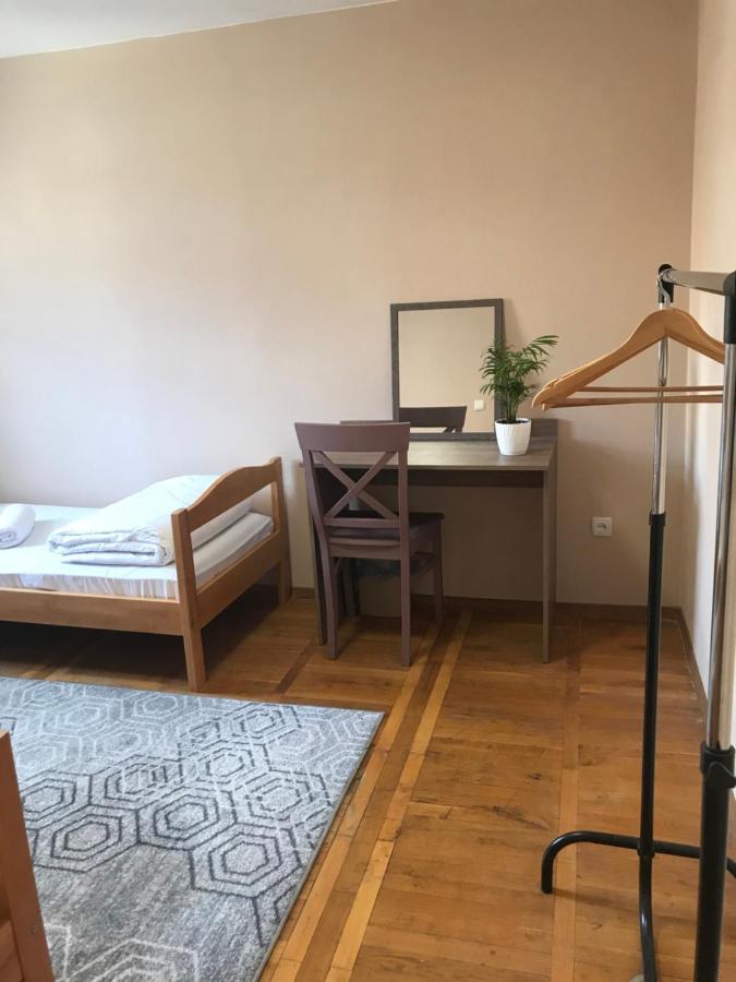 Pelican Guest House & Hostel Chernivtsi Exterior photo
