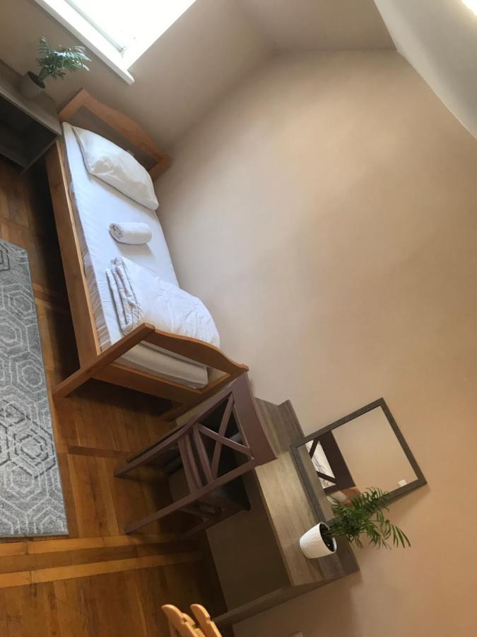 Pelican Guest House & Hostel Chernivtsi Exterior photo