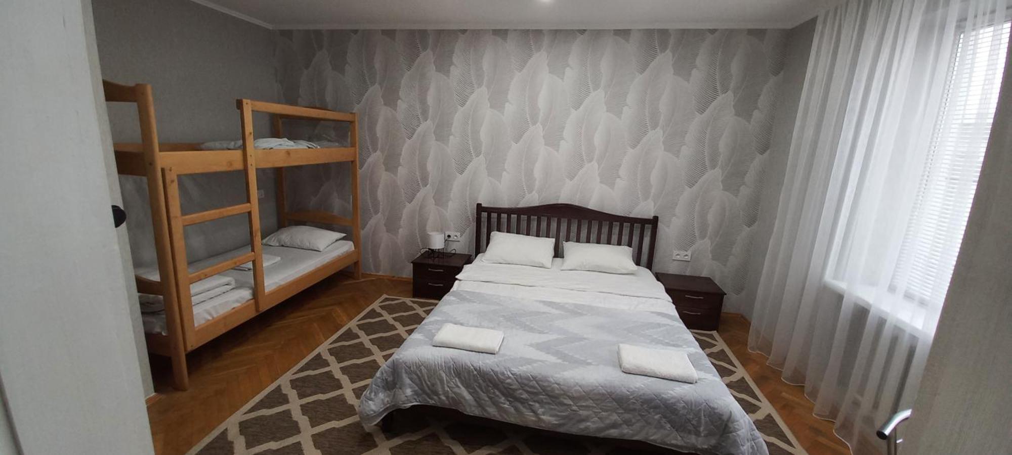 Pelican Guest House & Hostel Chernivtsi Exterior photo