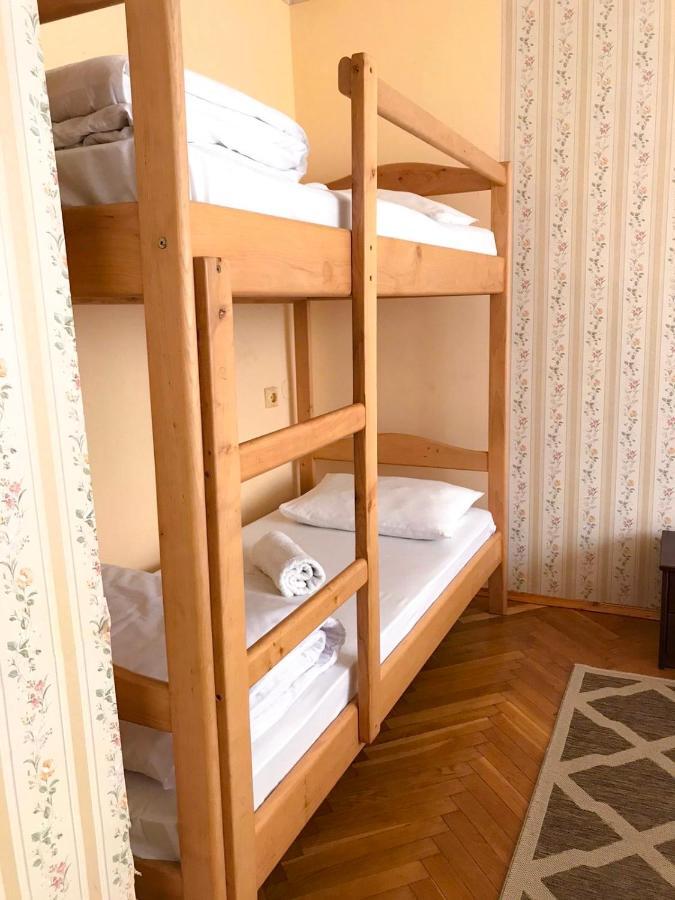 Pelican Guest House & Hostel Chernivtsi Exterior photo
