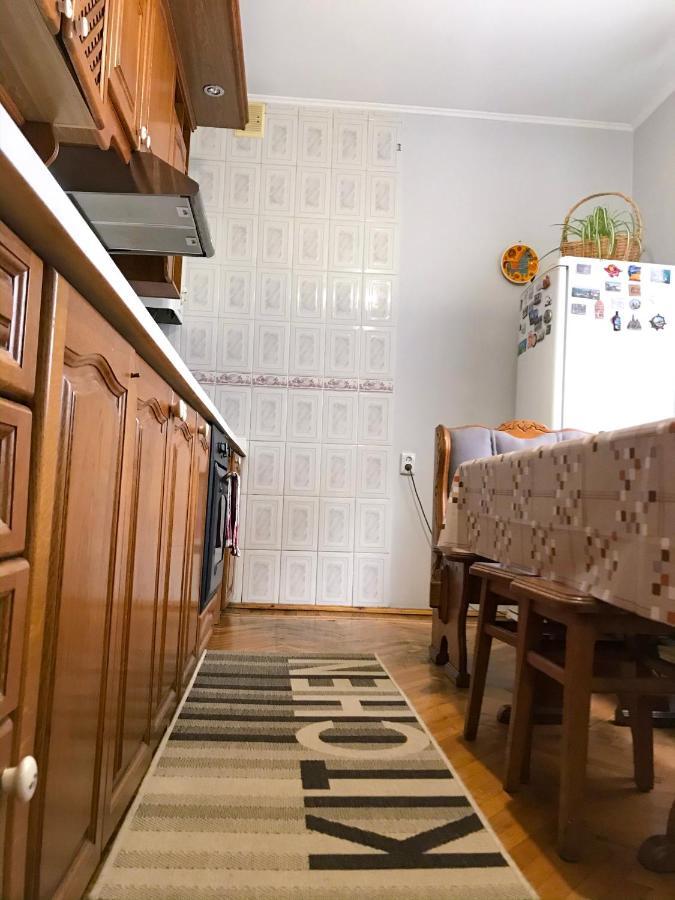Pelican Guest House & Hostel Chernivtsi Exterior photo